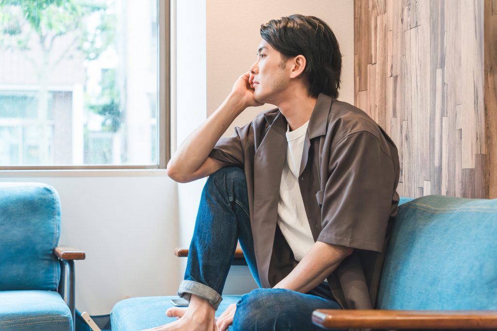 彼女との関係に悩む既婚男性