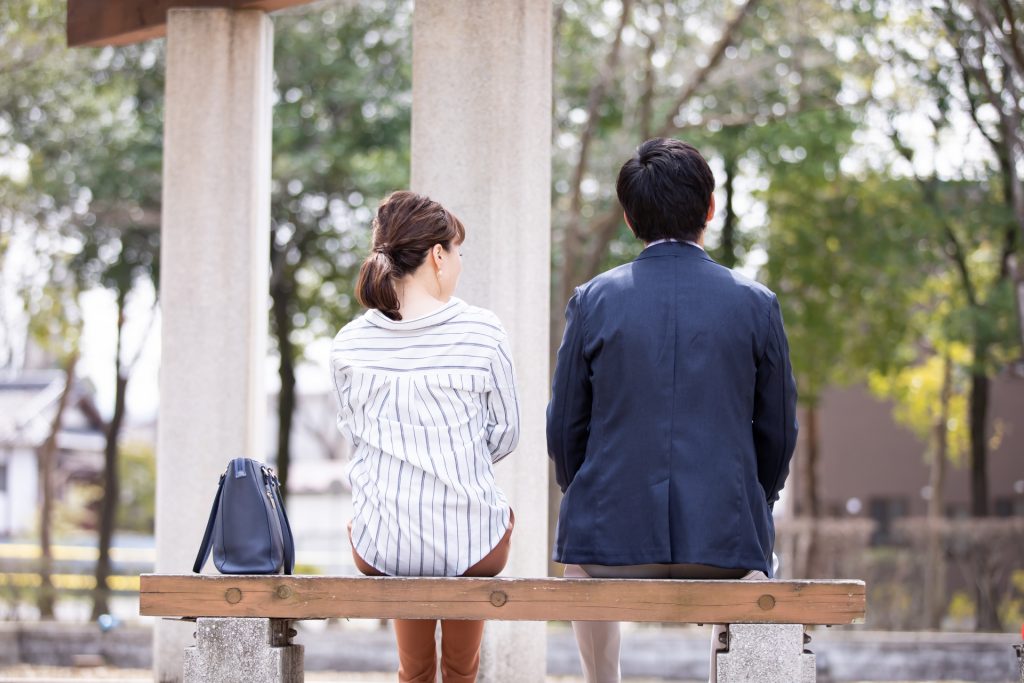 告白する既婚男性