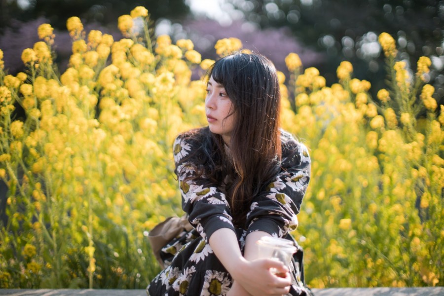 別居中で恋愛したいと考えている女性のイメージ